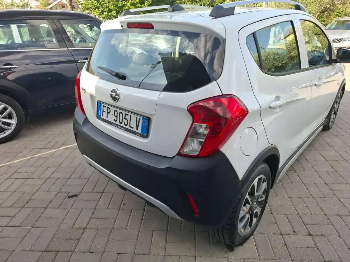 Usata Opel Karl Rocks 75 CV (55 kW) 2018 Bianco Utilitaria