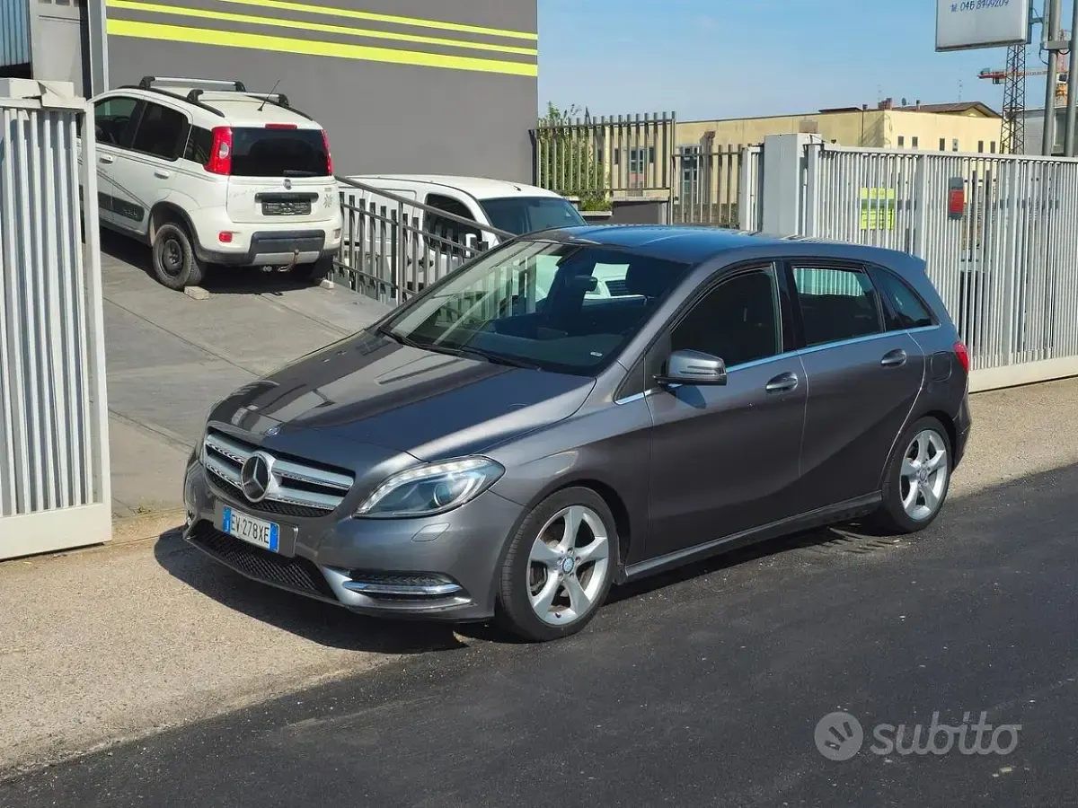 Usata Mercedes B160 90 CV (66 kW) 2014 Grigio Utilitaria