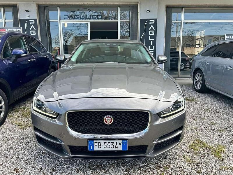 Usata Jaguar XE Portfolio 179 CV (131 kW) 2015 Grigio Berlina