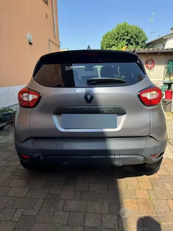 Usata Renault Captur 90 CV (66 kW) 2013 Grigio SUV