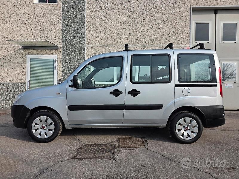 Usata Fiat Doblò 103 CV (75 kW) 2009 Grigio Monovolume