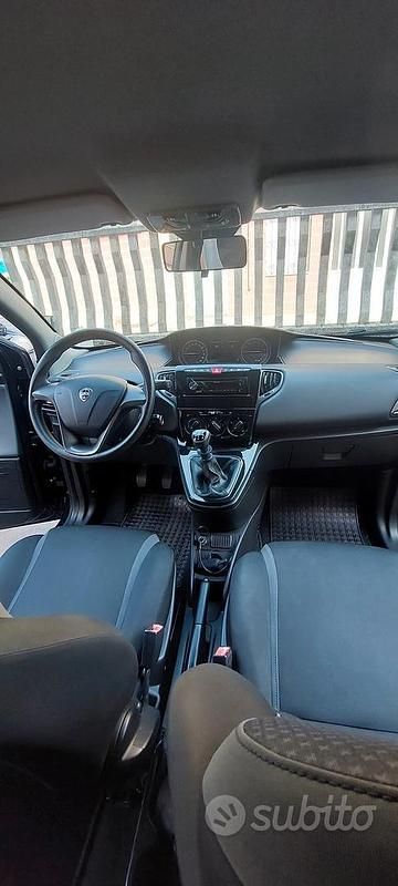 Usata Lancia Ypsilon 69 CV (50 kW) 2017 Blu Utilitaria
