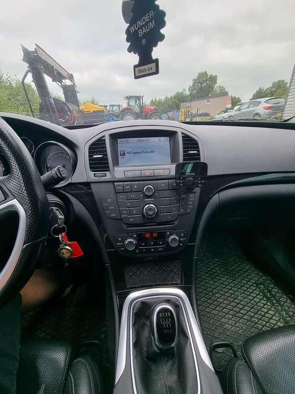 Rosso Usata 2011 Opel Insignia Cosmo Station wagon | 1980 € (Super prezzo) - Immagine 1/4