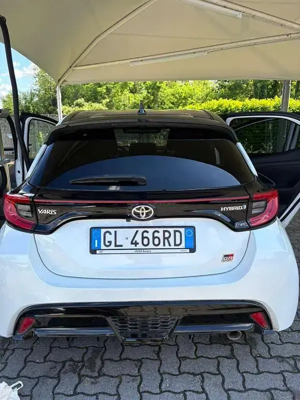 Usata Toyota Yaris Hybrid Sport 92 CV (67 kW) 2022 Berlina