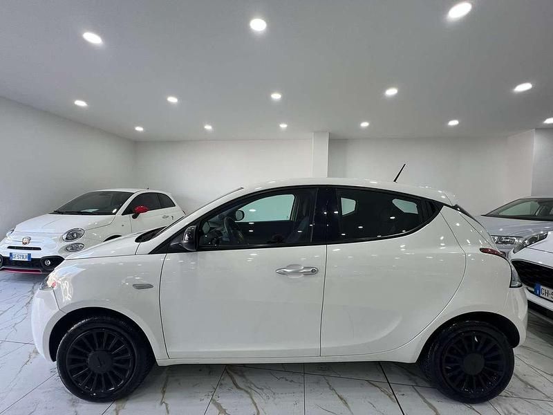 Usata Lancia Ypsilon Silver 69 CV (50 kW) 2022 Bianco Utilitaria