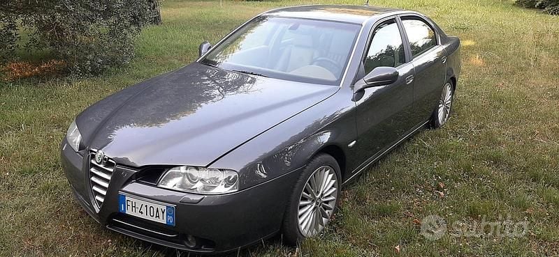 Usata Alfa Romeo 166 220 CV (161 kW) 2004 Grigio Berlina