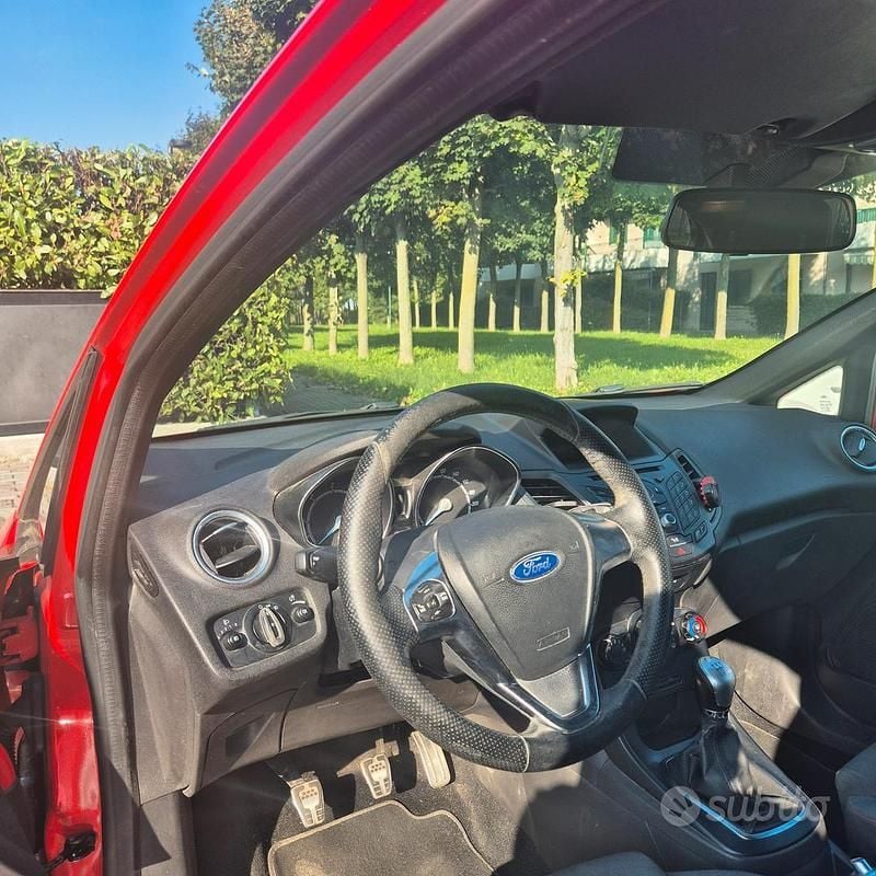 Usata Ford Fiesta ST-Line 75 CV (55 kW) 2017 Rosso Utilitaria