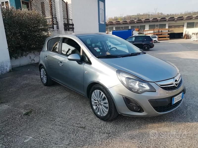 Usata Opel Corsa 85 CV (62 kW) 2014 Marrone Utilitaria