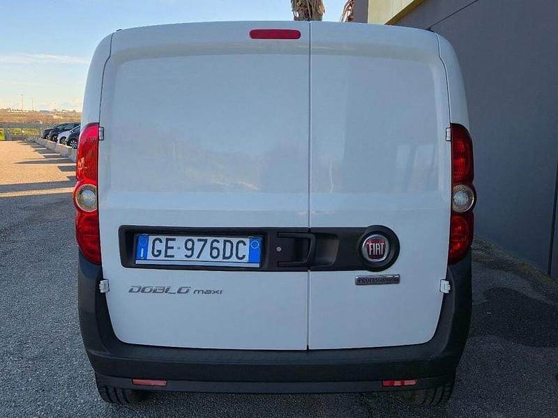 Usata Fiat Doblò Lounge 95 CV (69 kW) 2021 Bianco Monovolume