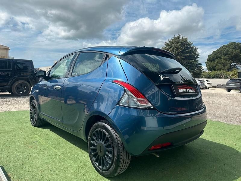 Usata Lancia Ypsilon Silver 69 CV (50 kW) 2022 Blu Utilitaria