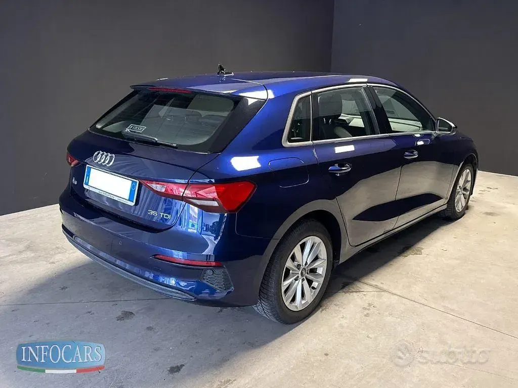 Usata Audi A3 Business 150 CV (110 kW) 2021 Blu metallizzato Berlina