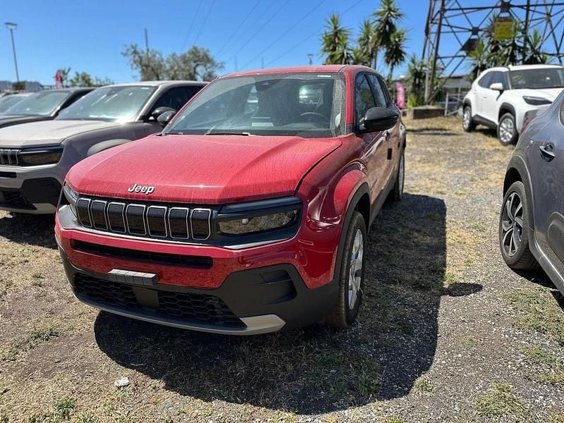 Begagnad Jeep Avenger Altitude 101 HK (74 kW) 2024 Röd SUV