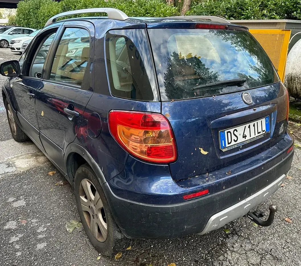 Usata Fiat Sedici Emotion 120 CV (88 kW) 2008 Bluazzurro SUV