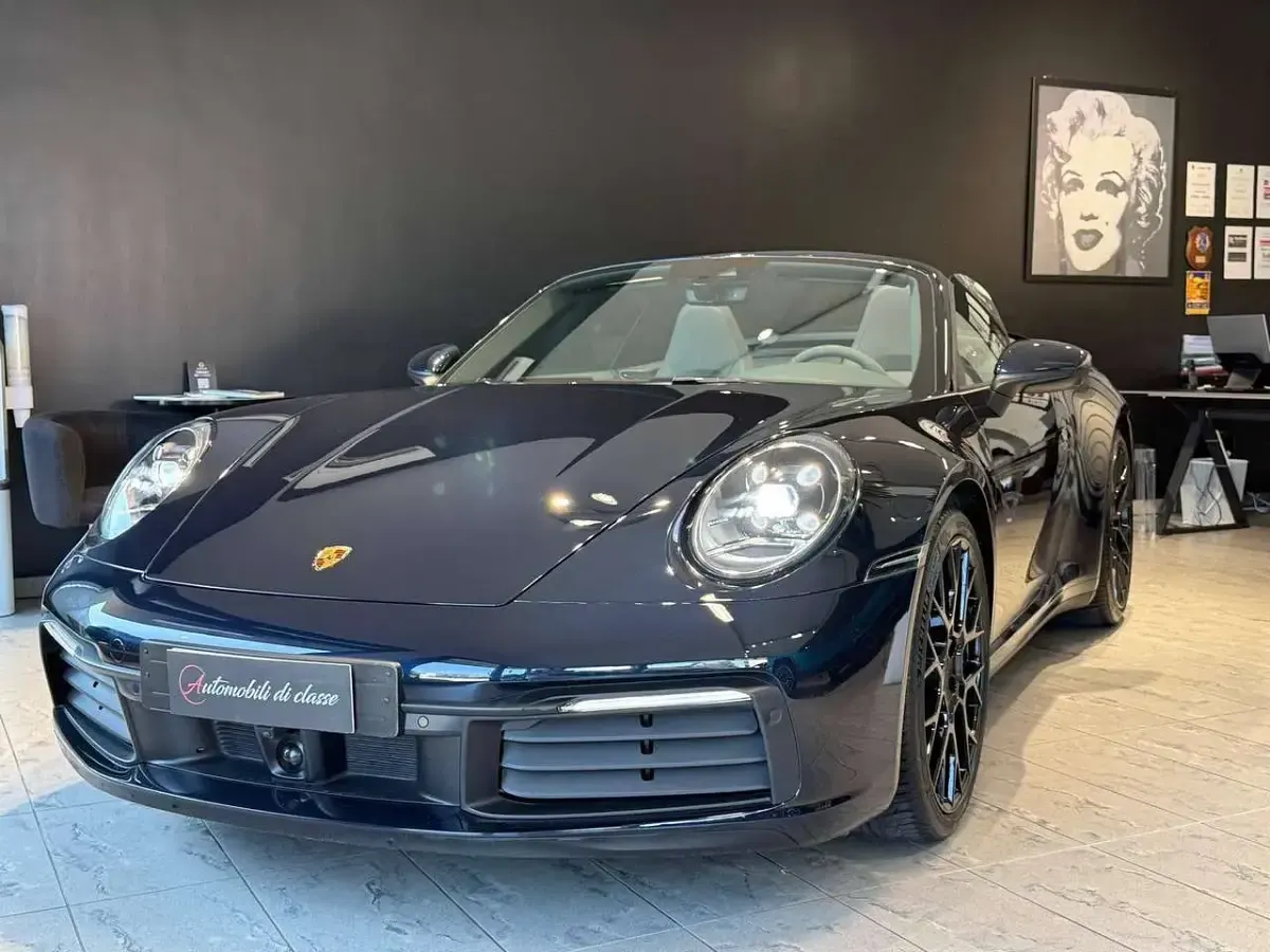Usata Porsche 992 385 CV (283 kW) 2021 Blue genziana metallizzato Cabrio