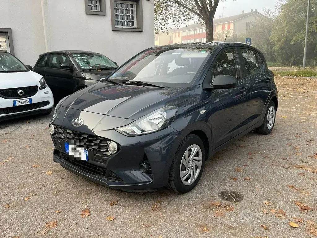 Usata Hyundai i10 Advanced 67 CV (49 kW) 2022 Grigio scuro metallizzato Utilitaria