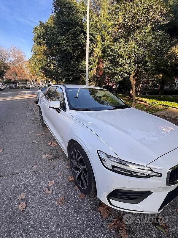 Bianco Usata 2019 Volvo V60 Business Edition Station wagon | 17.800 € (Super prezzo) - Immagine 1/4