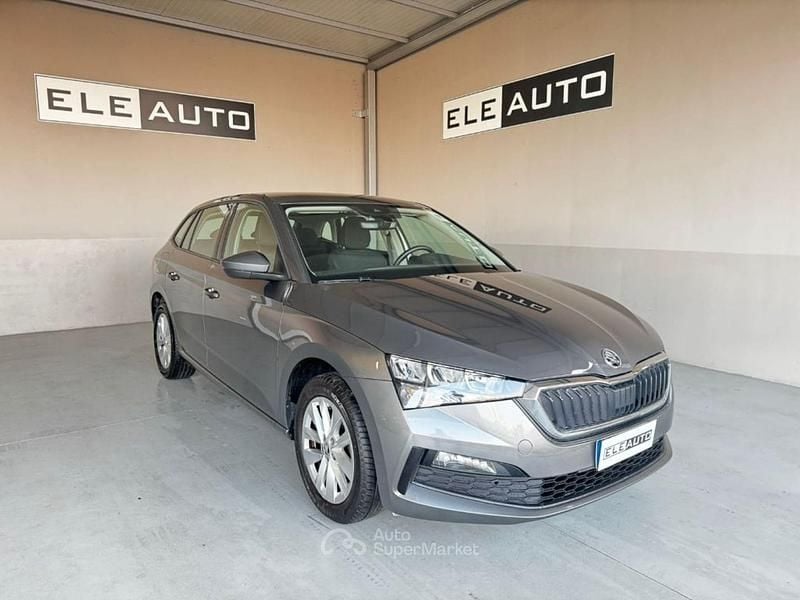 Usata Skoda Scala Ambition 95 CV (69 kW) 2023 Grigio scuro Utilitaria