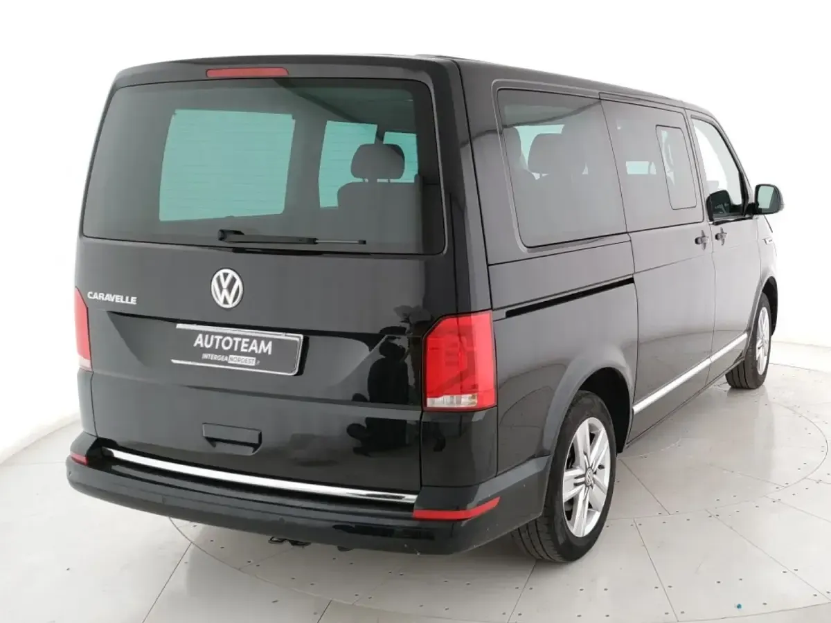 Usata VW Caravelle Comfortline 150 CV (110 kW) 2021 Nero Furgone