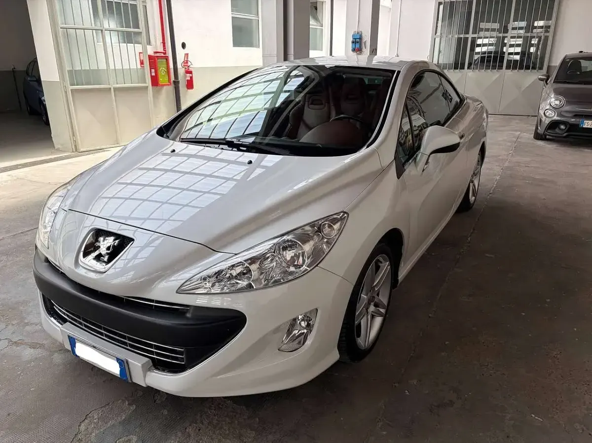 Usata Peugeot 308 CC 163 CV (119 kW) 2011 Bianco madreperla Cabrio
