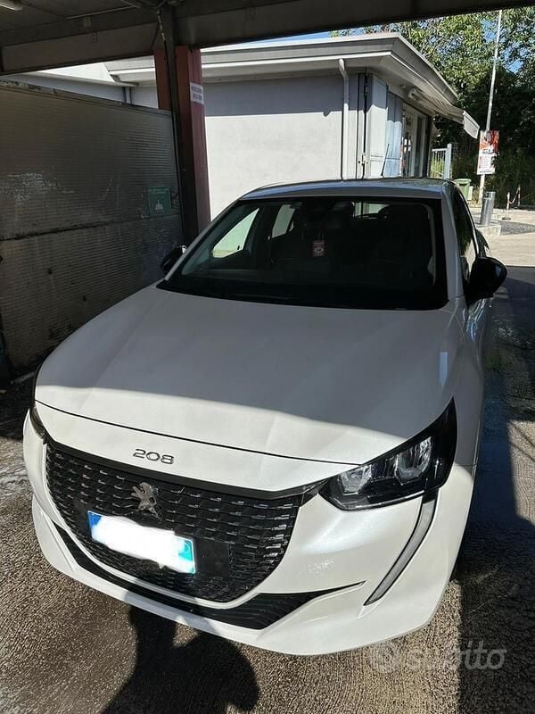 Usata 2023 Peugeot 208 Allure Due volumi | 15.700 € (Super prezzo) - Immagine 1/4