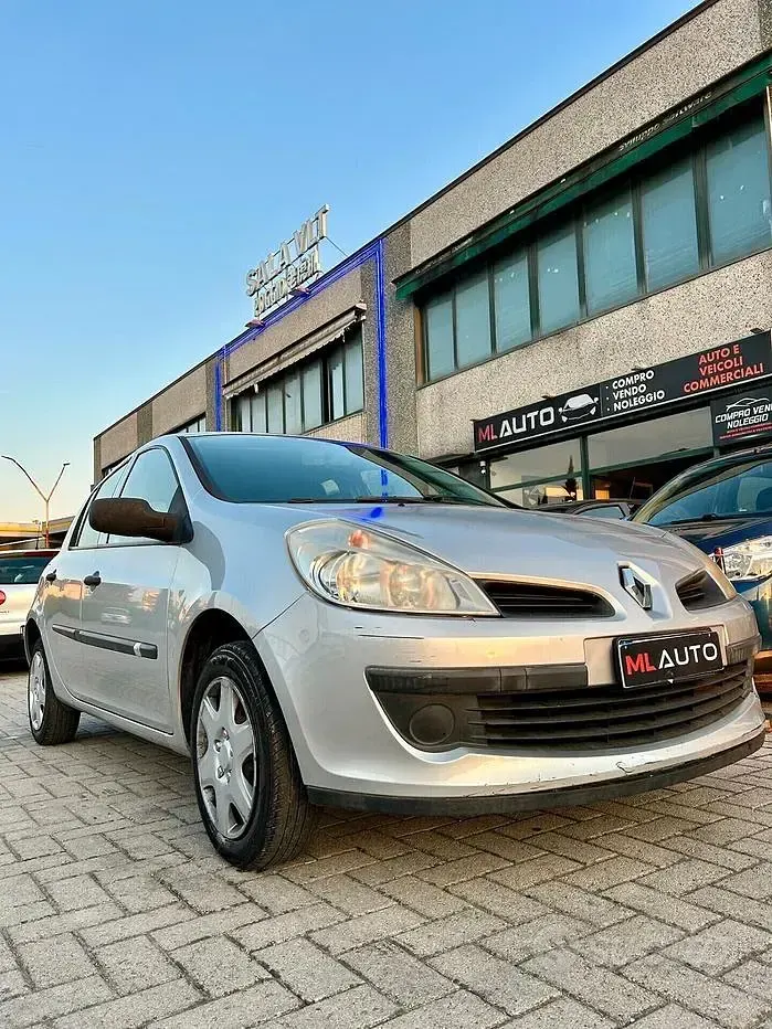 Usado Renault Clio II LE 75 CV (55 kW) 2008 Negro Berlina