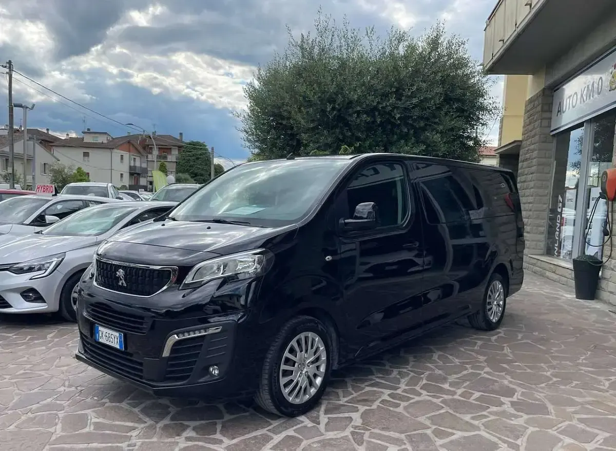 Usata Peugeot Traveller Business-Line 120 CV (88 kW) 2022 Nero Monovolume