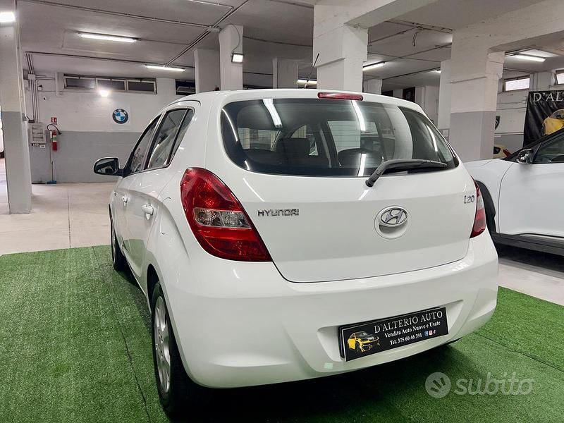 Usata Hyundai i20 Comfort 78 CV (57 kW) 2010 Bianco Utilitaria