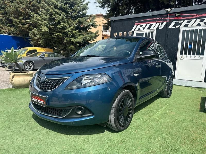 Usata Lancia Ypsilon Silver 69 CV (50 kW) 2022 Blu Utilitaria