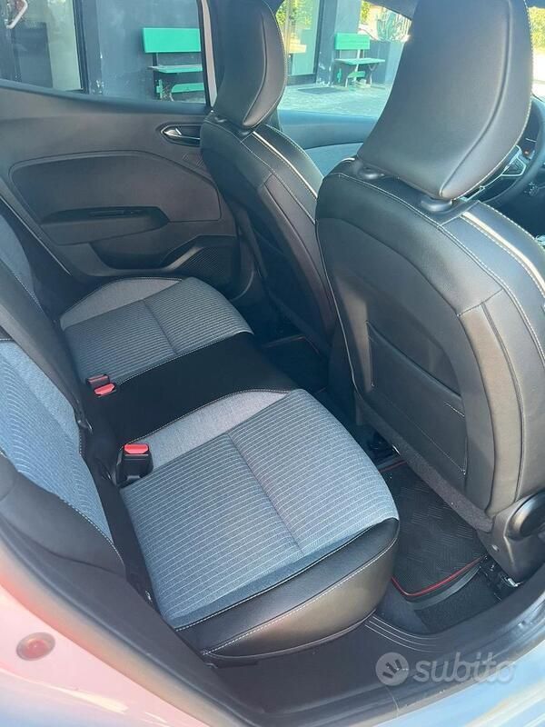 Usata Renault Clio V 90 CV (66 kW) 2024 Grigio Berlina