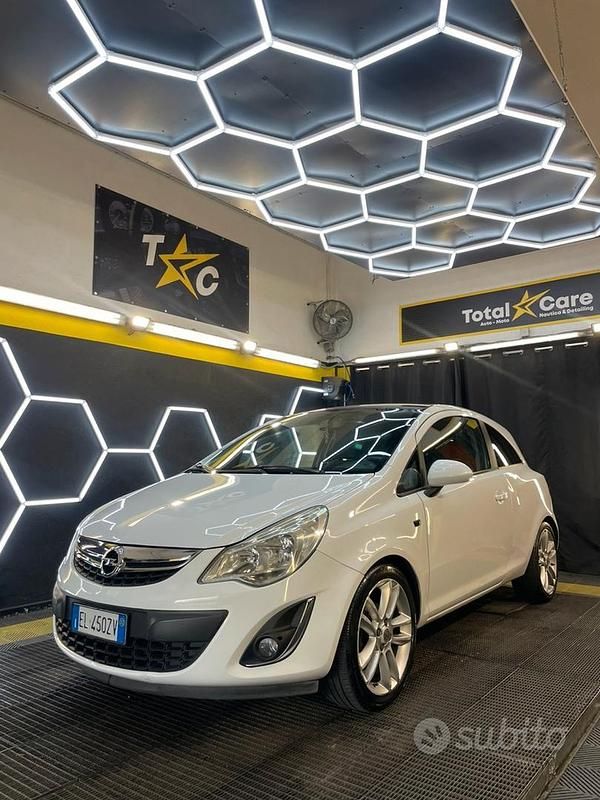 Usata Opel Corsa 75 CV (55 kW) 2012 Bianco Coupé