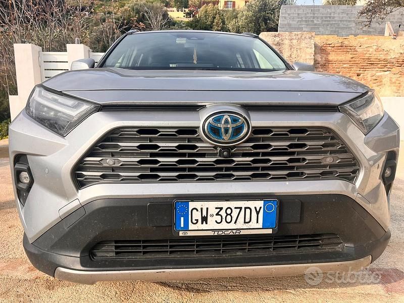 Usata Toyota RAV4 Lounge 222 CV (163 kW) 2024 Grigio SUV