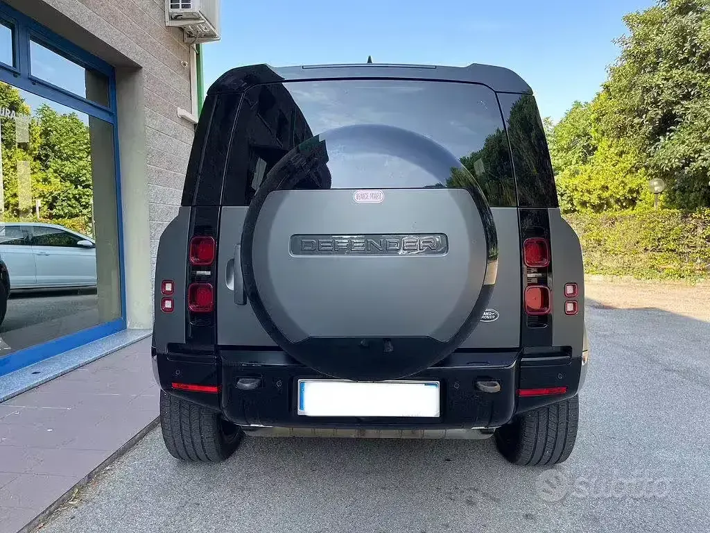 Usata Land Rover Defender Dynamic 300 CV (220 kW) 2023 Grigio SUV
