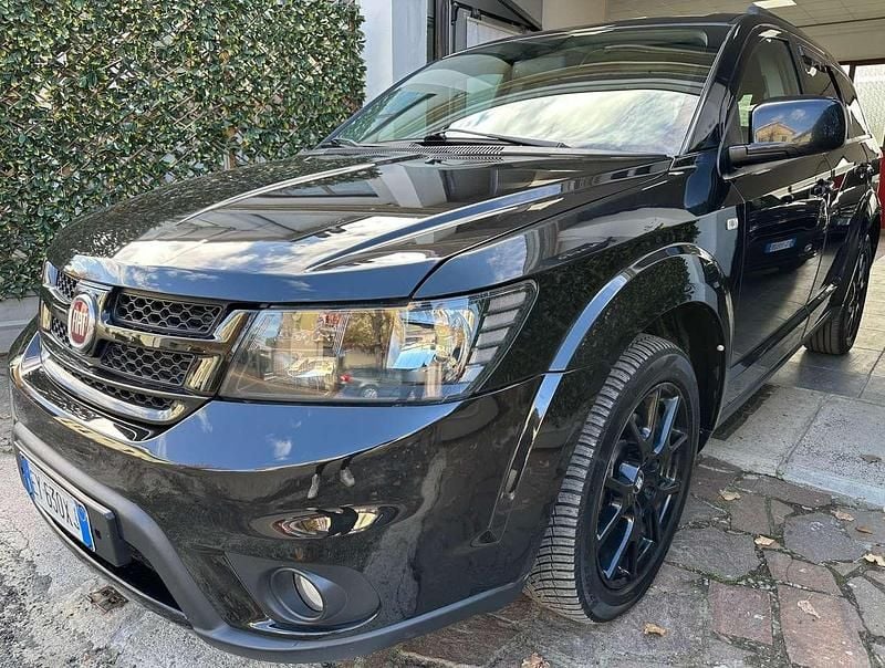 Usata Fiat Freemont Lounge 170 CV (125 kW) 2015 Nero SUV