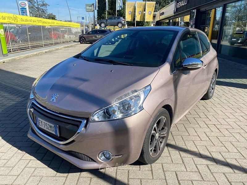 Usata Peugeot 208 Active 82 CV (60 kW) 2015 Purple grey Utilitaria