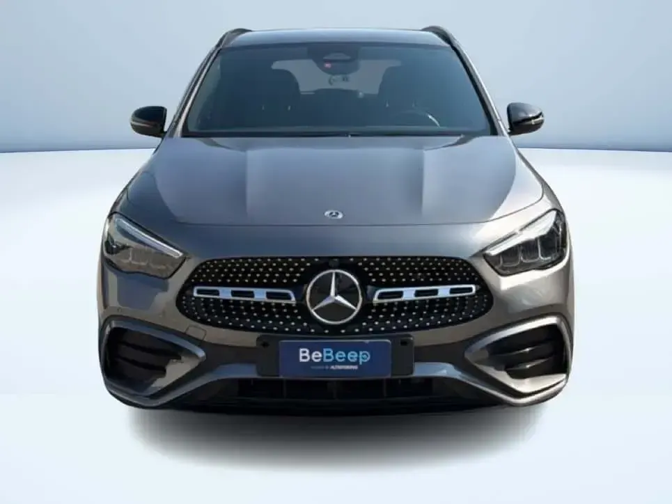 Usata Mercedes GLA180 AMG Line Premium 136 CV (100 kW) 2023 Grigio SUV
