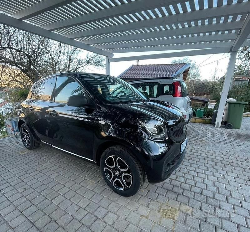 Usata Smart ForFour 71 CV (52 kW) 2016 Nero Utilitaria