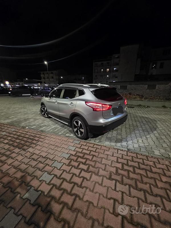 Usata Nissan Qashqai N-Connecta 110 CV (80 kW) 2016 Grigio SUV