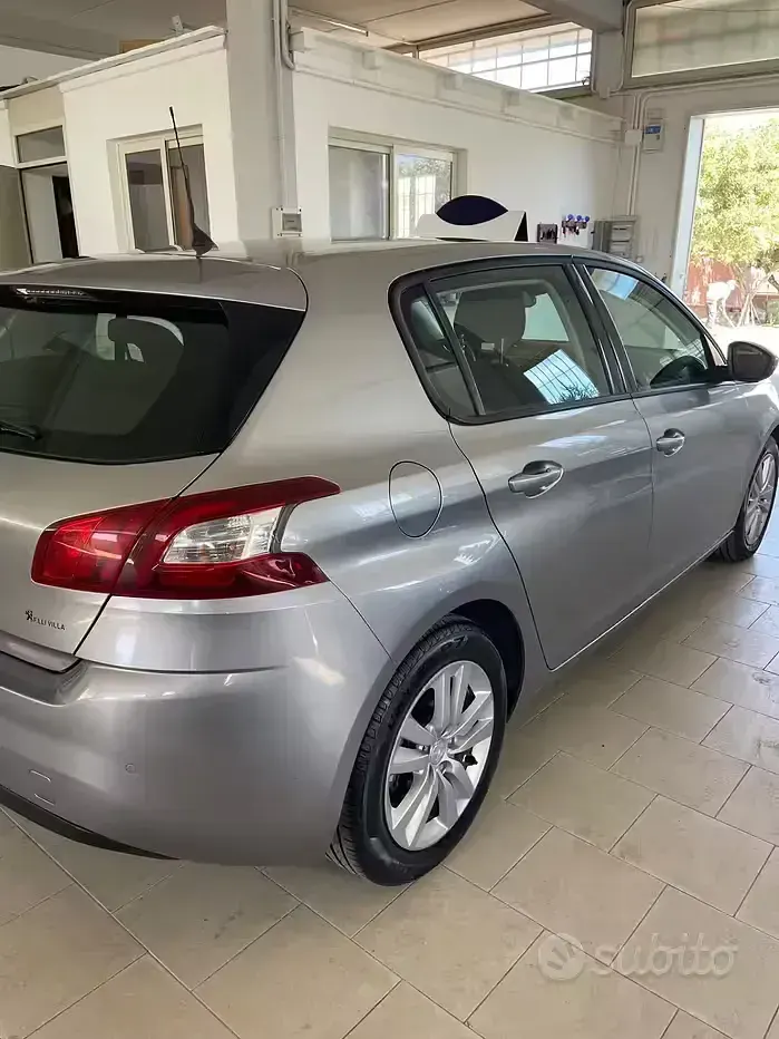 Usata Peugeot 308 Business-Line 92 CV (67 kW) 2014 Grigio Berlina