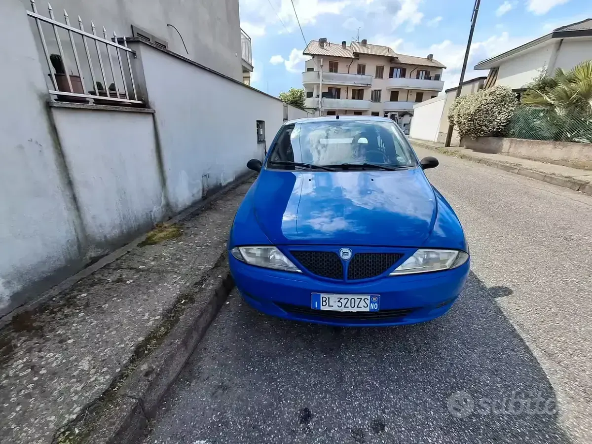 Usata Lancia Ypsilon 60 CV (44 kW) 2001 Utilitaria