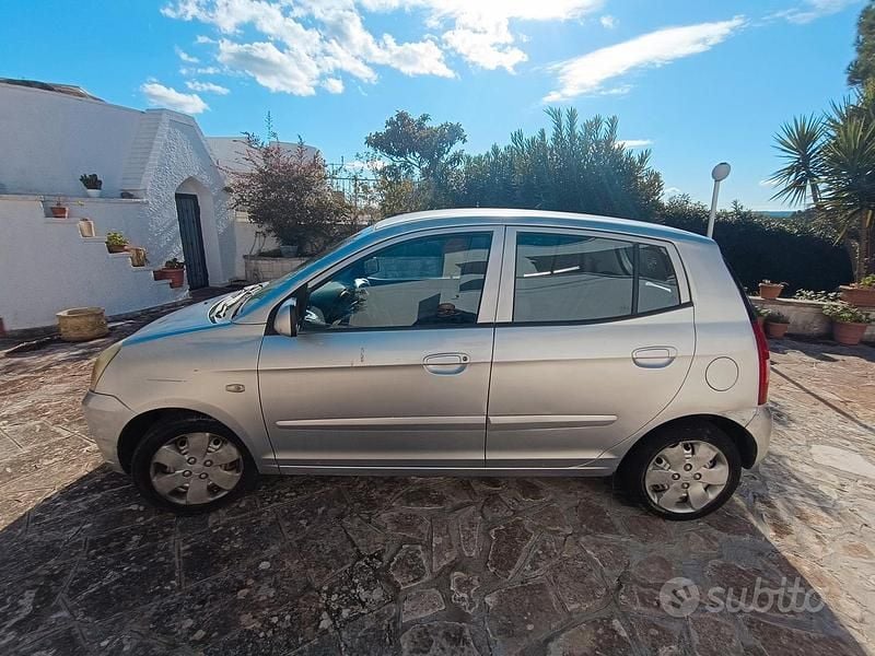 Grigio Usata 2005 Kia Picanto Due volumi | 1600 € (Buon prezzo) - Immagine 1/4
