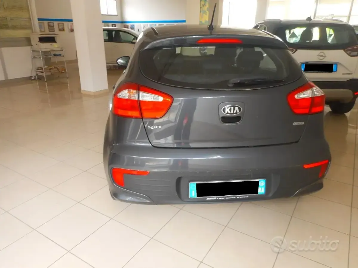 Käytetty Kia Rio Active 75 HP (55 kW) 2016 Harmaa Viistoperä