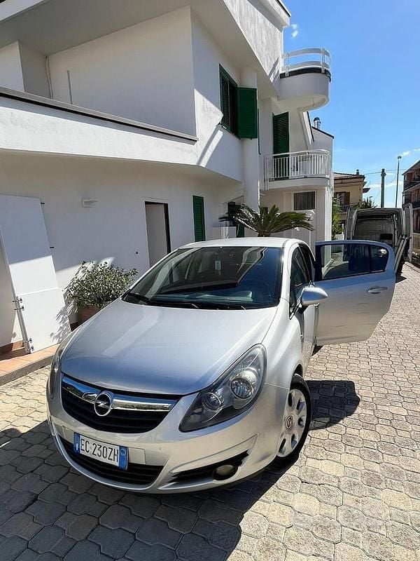 Usata Opel Corsa 80 CV (58 kW) 2010 Utilitaria