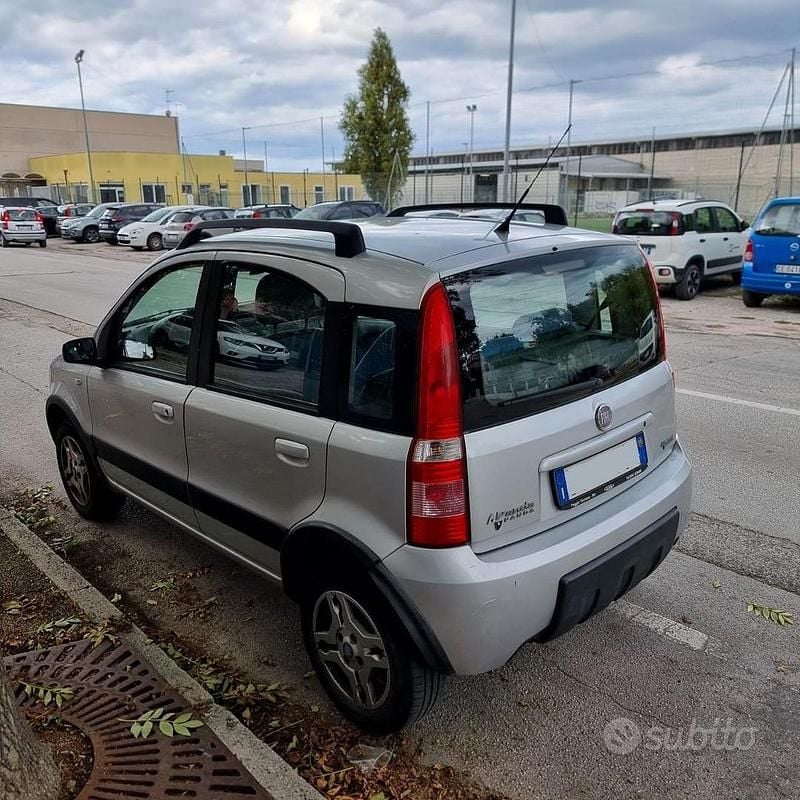Usata Fiat Panda Climbing 60 CV (44 kW) 2009 Grigio Utilitaria