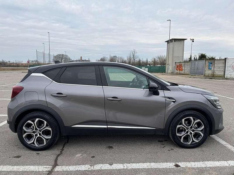 Occasion Renault Captur Engineered 94 ch (69 kW) 2023 Gris SUV