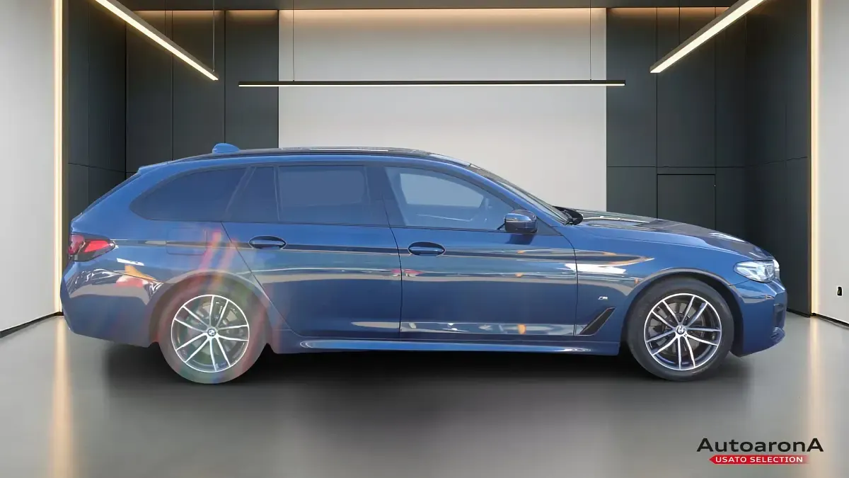 Usata BMW 520 M Sport 190 CV (139 kW) 2020 N5f blu cobalto metallizzato Station wagon