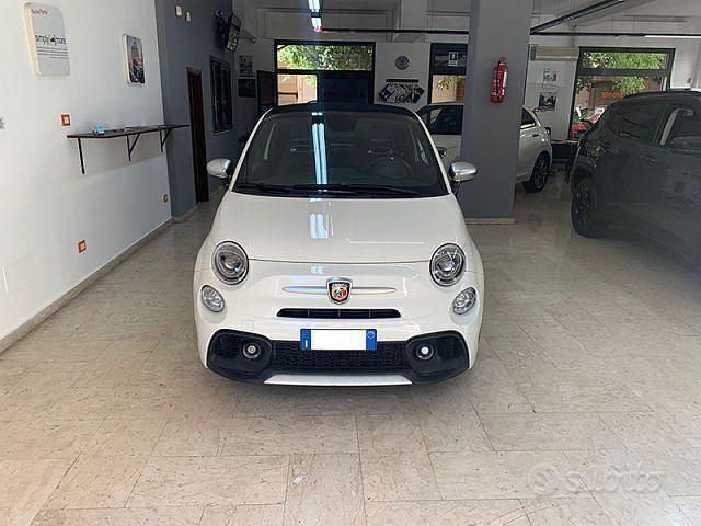 Usata Abarth 595C Turismo 165 CV (121 kW) 2021 Antracite pastello Cabrio