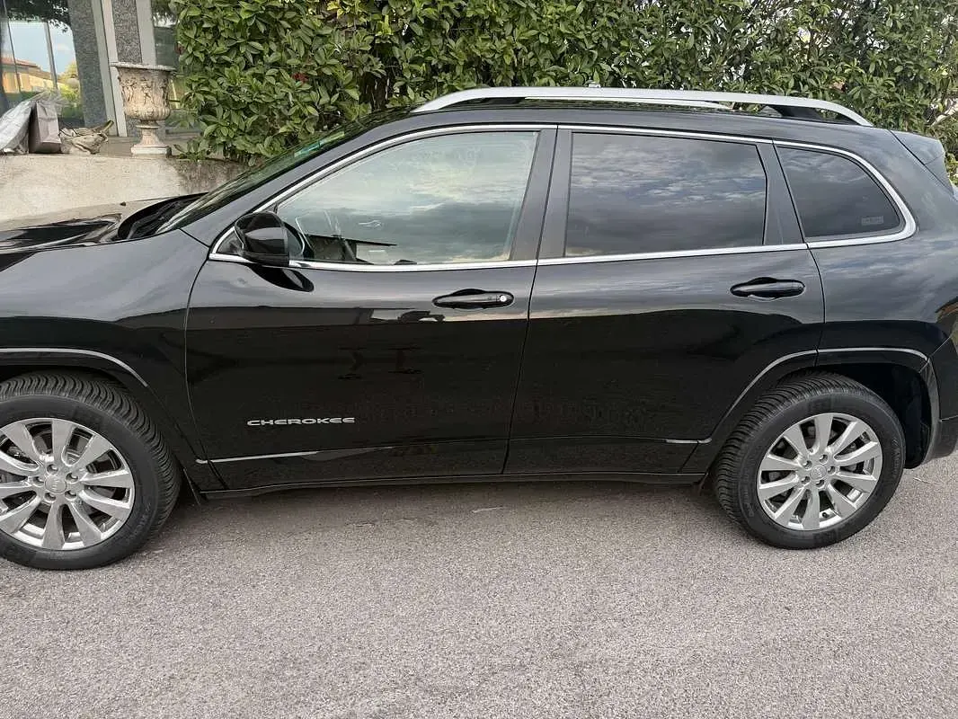 Usata Jeep Cherokee Overland 200 CV (147 kW) 2017 Nero SUV