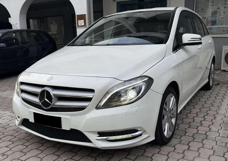 Bianco Usata 2013 Mercedes B180 Premium Monovolume | 12.500 € (Buon prezzo) - Immagine 1/4