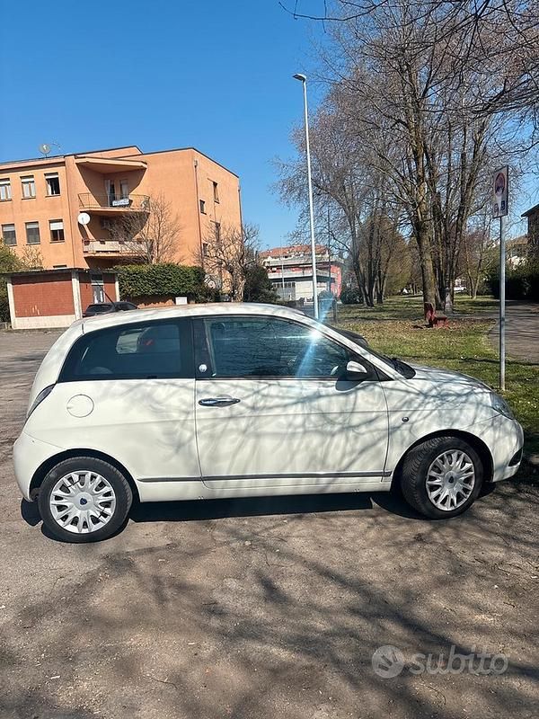Usata Lancia Ypsilon 77 CV (56 kW) 2010 Bianco Utilitaria