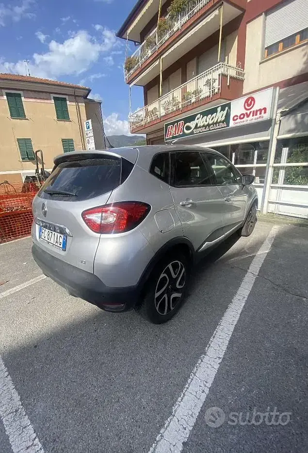 Usata Renault Captur 110 CV (80 kW) 2016 Grigio SUV